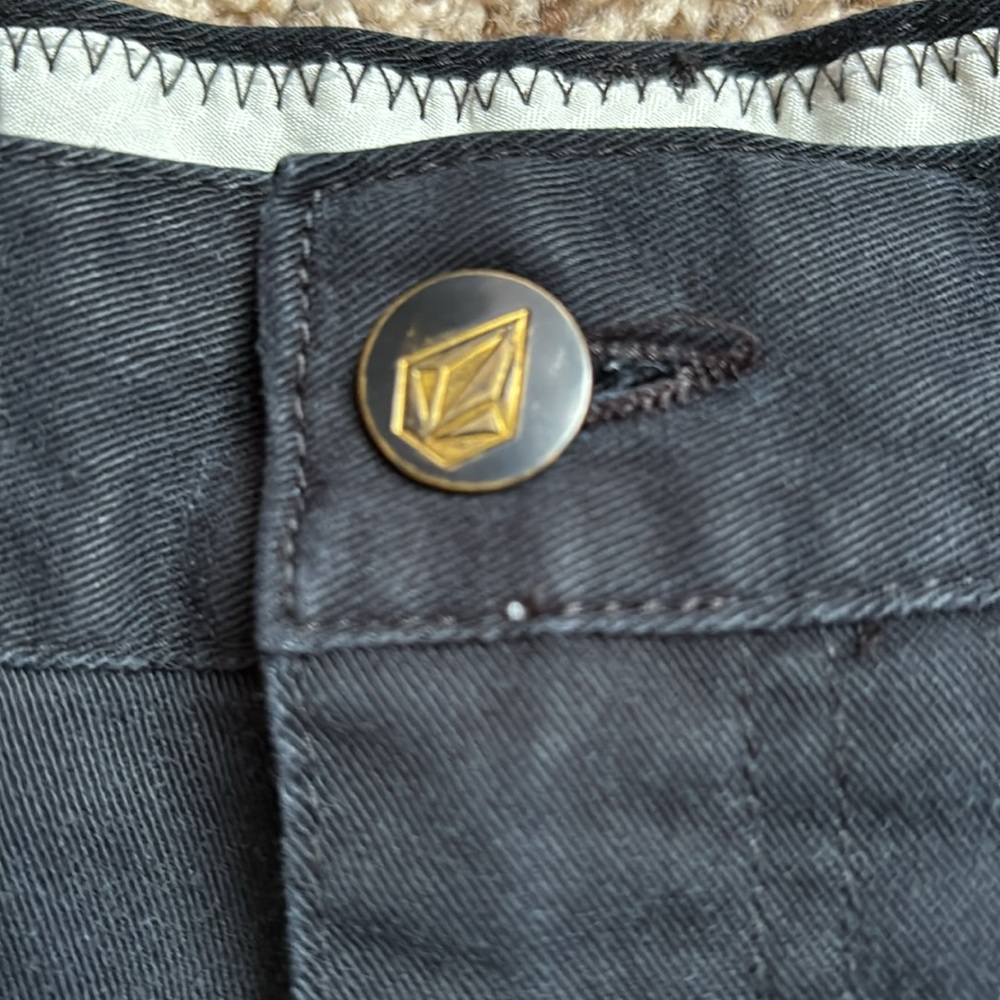 Volcom Shorts - Picture 5 of 7